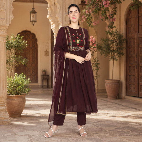 🌼 Women’s Ethnic Embroidered Kurti & Pant Set